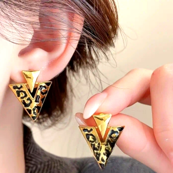 Fashion Earrings V vintage style - Picture 1 of 4